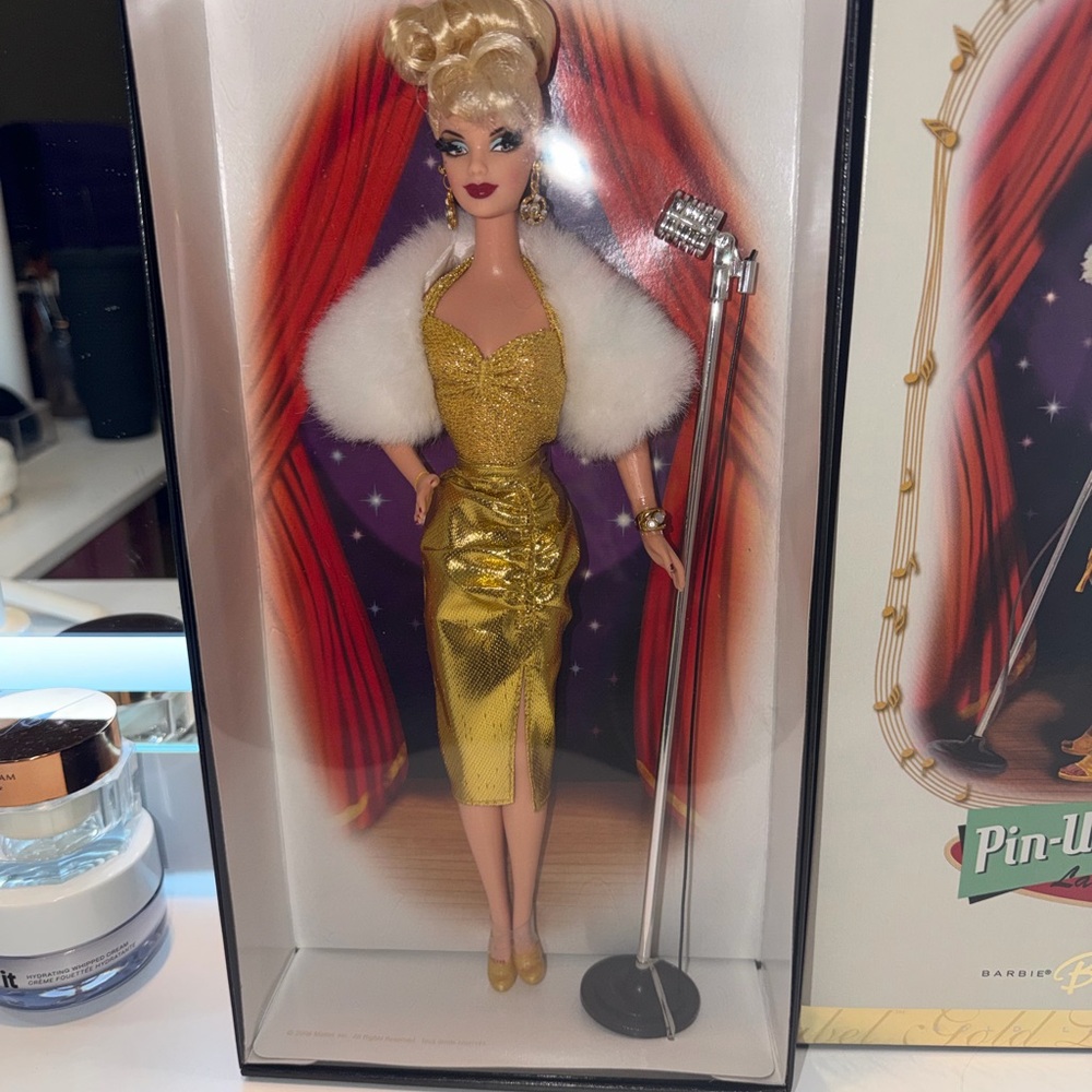 Lady Luck Barbie J0925 Pin-up Barbie collection 2006 NIB; mint condition